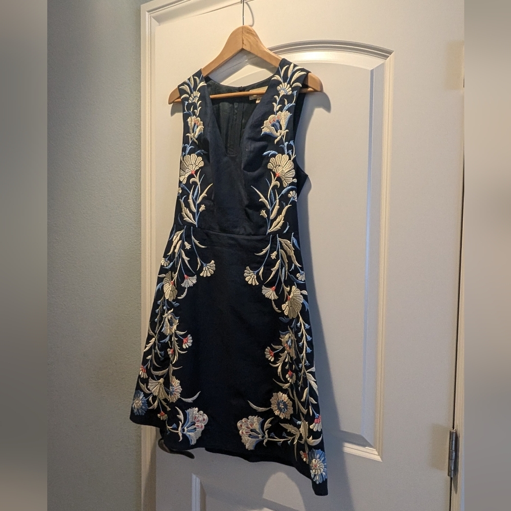 MOULINETTE SOEURS Anthropologie Elegant Bellflower Bue Floral Embroidered Dress